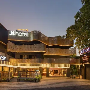 J4 Hotel Legian